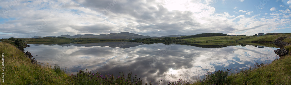 Fototapeta premium Loch Mealt, Isle of Skye, Schottland, Panorama