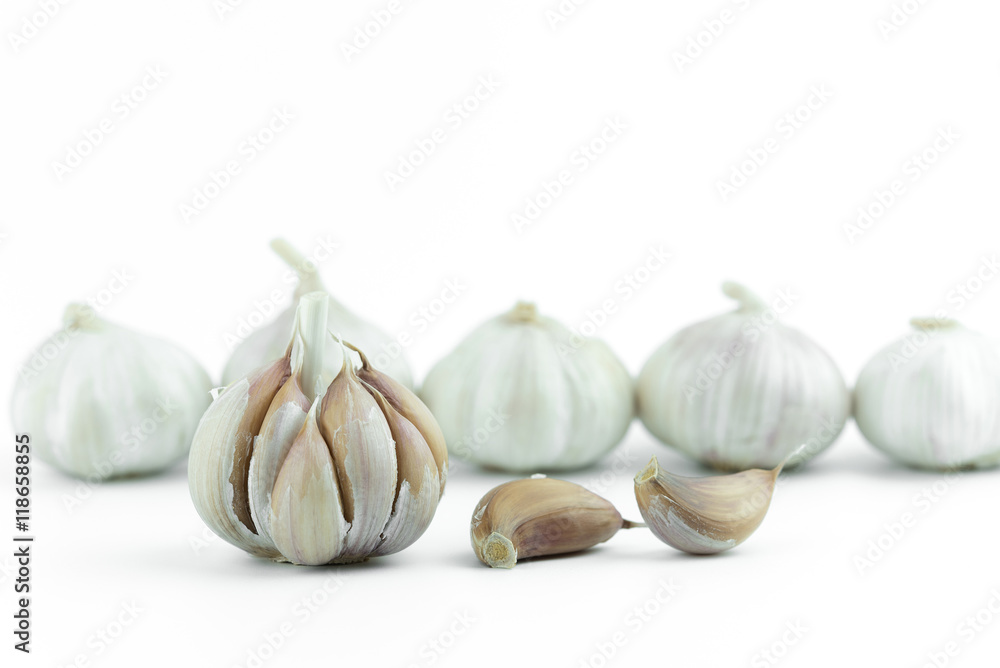 Obraz premium Garlic isolated on white background