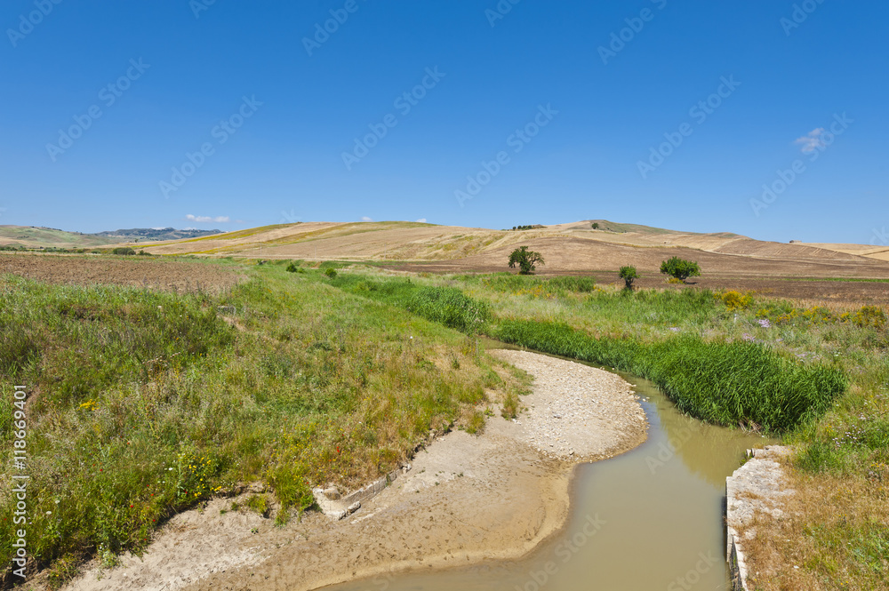 River between Hills River between Hills