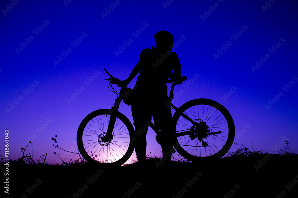 Obraz premium sunset and silhouette backlight bikers