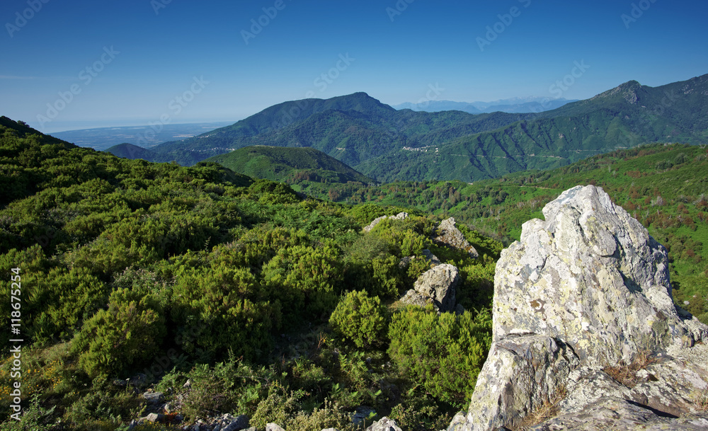Obraz premium Montagne en littoral de costa verde