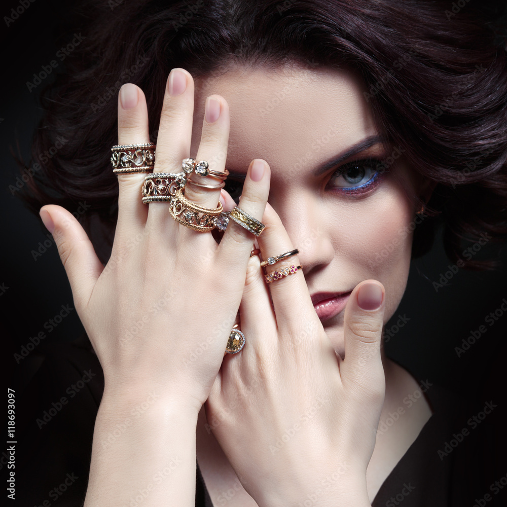 Beautiful Female Hand with Elegant Diamond Ring Stock Photo - Image of  female, expensive: 100898000