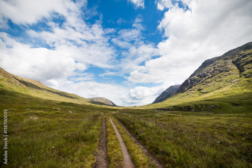 Wandwerg im Glen Coe Tal, Highlands, Schottland