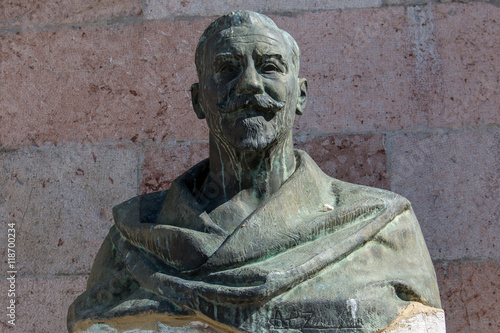 Busto de Juan Vázquez de Mella en Cangas de Onís