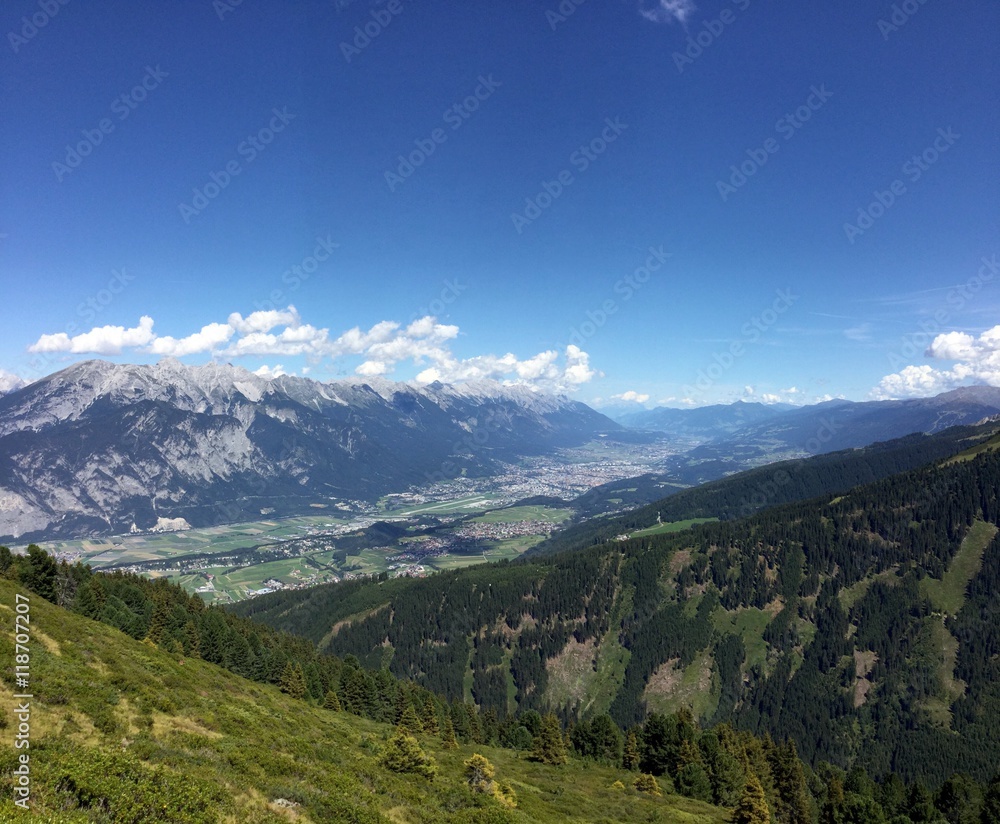 Fototapeta premium Alpenaussicht auf ein Tal