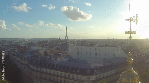Toits de Paris vus du toit du Printemps [Time-lapse, HD]