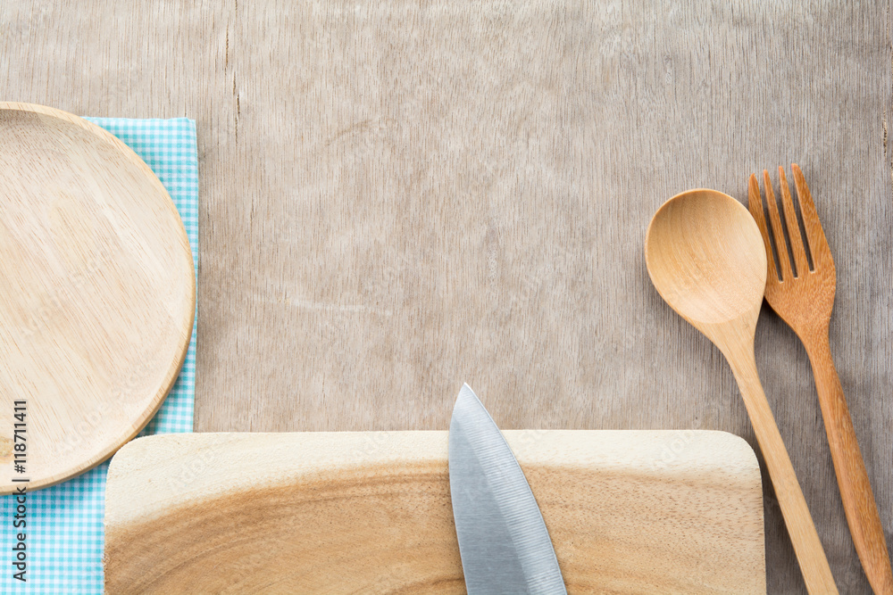 set kitchen on wood table