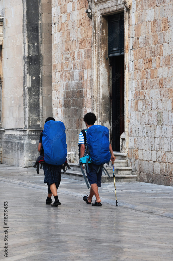 Rucksacktouristen in Dubrovnik