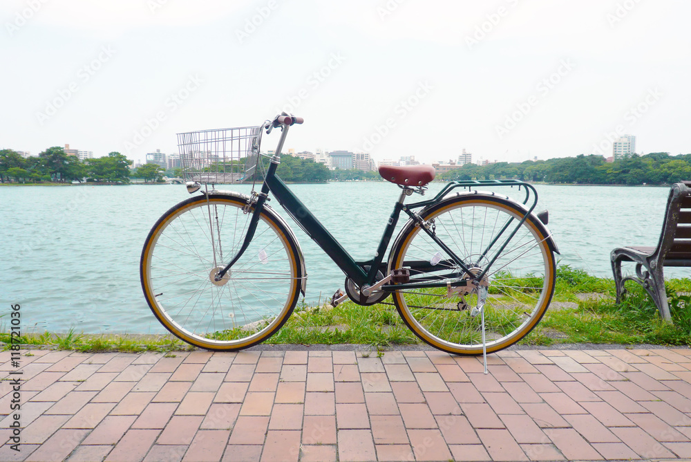 A bicycle by the waterside