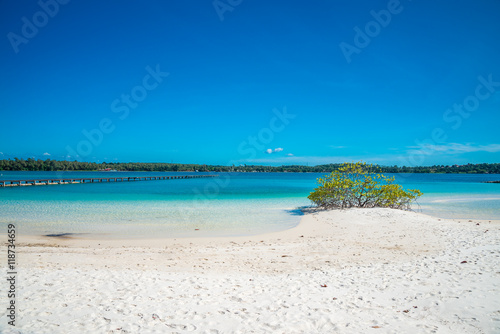 Fototapeta Naklejka Na Ścianę i Meble -  Beautiful tropical island beach - Travel summer holiday vacation concept