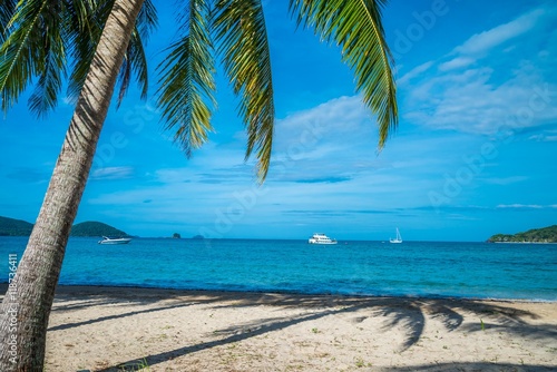 Fototapeta Naklejka Na Ścianę i Meble -  Beautiful tropical island beach - Travel summer holiday vacation concept.