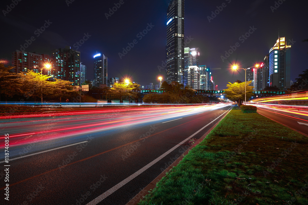 Obraz premium Empty road surface floor with modern city landmark architecture