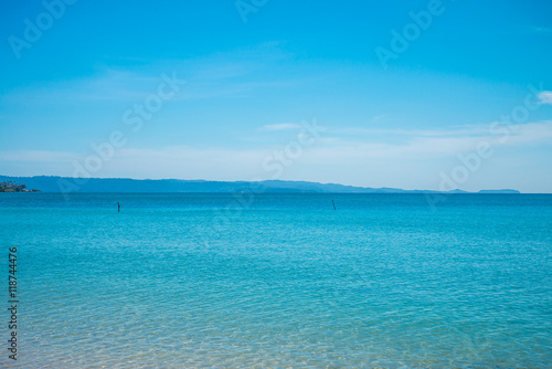 Fototapeta Naklejka Na Ścianę i Meble -  Tropical ocean with blue sky - Travel summer vacation concept.	