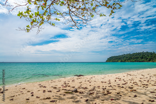 Fototapeta Naklejka Na Ścianę i Meble -  Beautiful tropical island beach summer holiday - Travel vacation concept.	