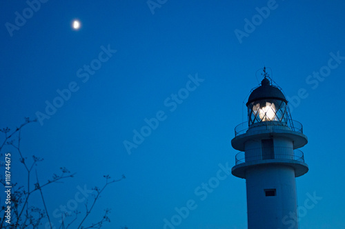 Fomentera, Isole Baleari: il faro di Es Cap de Barbaria, costruito nel 1972 all’estrema punta sud dell’isola, con la luna di notte il 5 settembre 2010