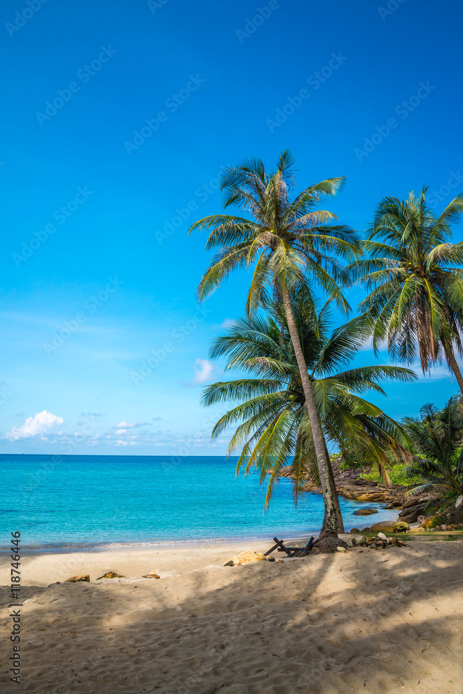 Beautiful tropical island beach summer holiday - Travel vacation concept.