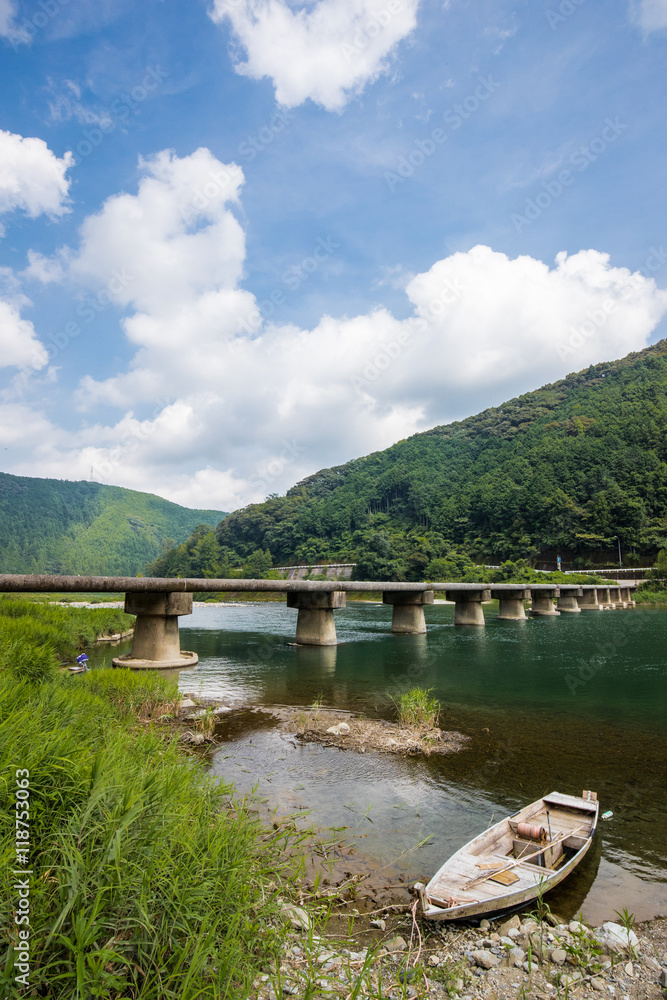 Obraz premium 片岡（かたおか）沈下橋（高知県仁淀川） 