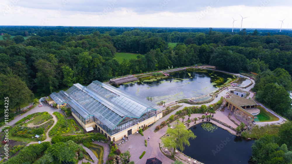 Gartenteich, Oase im Grünen StockFoto Adobe Stock