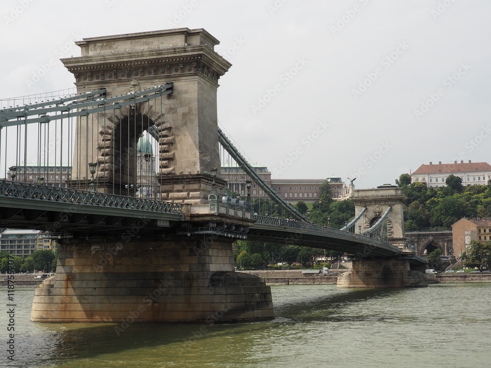Obraz premium Kettenbrücke in Budapest