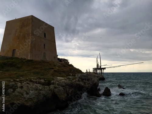 Wallpaper Mural torre di osservazione in Puglia Torontodigital.ca