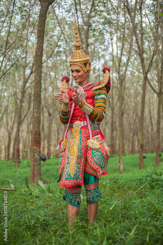 The Nora is a traditional dance of Southern Thailand whose origins lie in various legends of which there are different versions. The choreography of the Nora dance varies from region to region