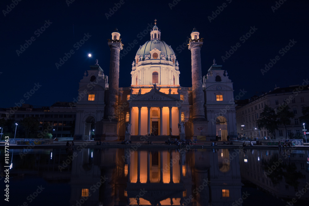 Fototapeta premium Karlskirche in Vienna at Night