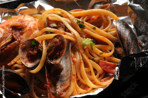 Al Cartoccio En papillote Linguine Pasta In parchment Papillot Pepes Pais Cucina italiana Italian cuisine  photo