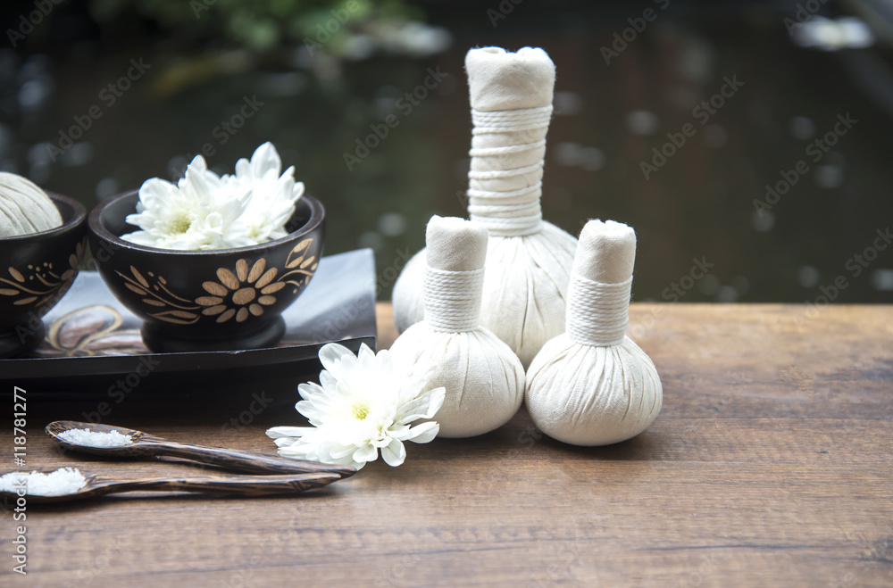 Obraz premium Spa massage and treatment on the wood, Thailand, select focus 