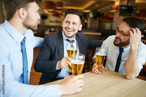Bild auf Leinwand Coworkers Enjoying Beer
