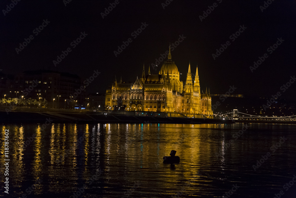Budapest Dunabe night, palace