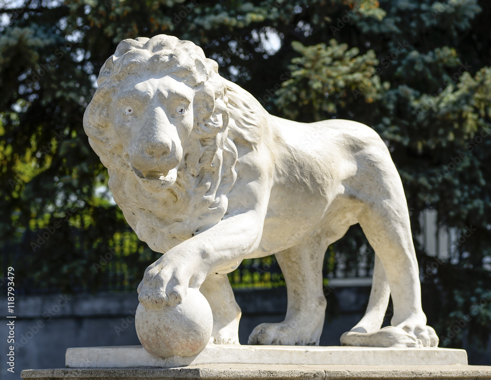 Beautiful old marble statue of lion near Vorontsov Palace in cultural heart of Odessa, Ukraine/ Beautiful old marble statue of lion near Vorontsov Palace in cultural heart of Odessa, Ukraine