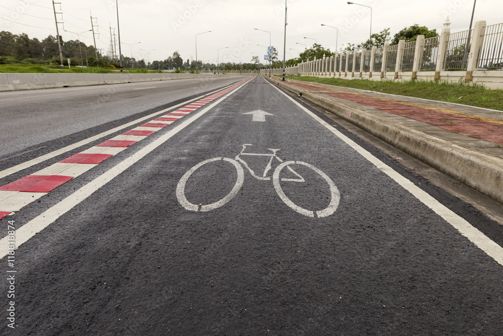 Obraz premium Bicycle symbol on bike lane 
