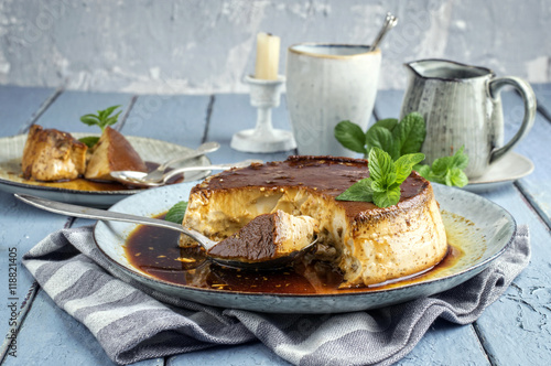 Fotografie Creme Brulee auf Teller