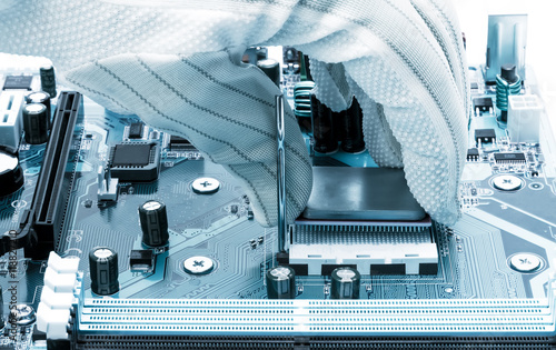 Installing a processor in computer motherboard