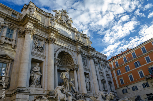 Popular Fountain di Trevi in Rome, Italy, Unesco site