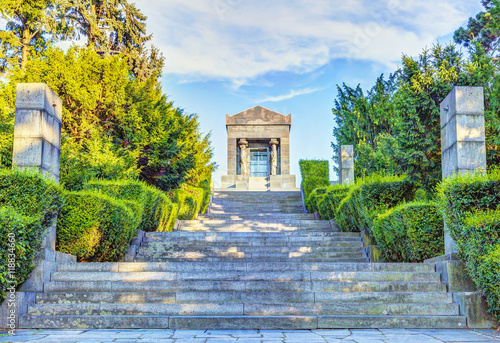 Path leading to the Monument to the Unknown Soldier on Avala. © mareandmare