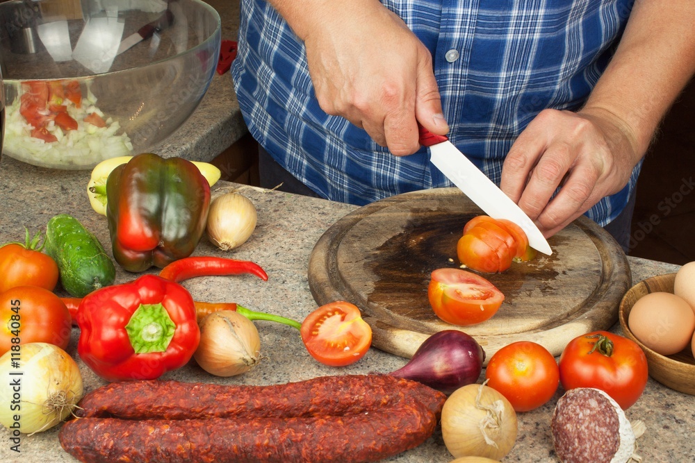 Chef sliced onion on board. Preparing vegetables for healthy salad. Slicing onions and tomatoes. Fresh vegetables in the kitchen.
Chef sliced onion on board. Preparing vegetables for healthy salad. Slicing onions and tomatoes. Fresh vegetables in the kitchen.