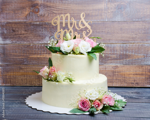Tablou pe pânză two  layered wedding cream cheese cake with roses and eustoma