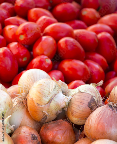 Fresh onion ant tomatoes in a market