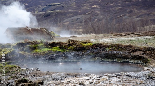 Heiße Quellen beim Gyesir Strokkur iin Island
