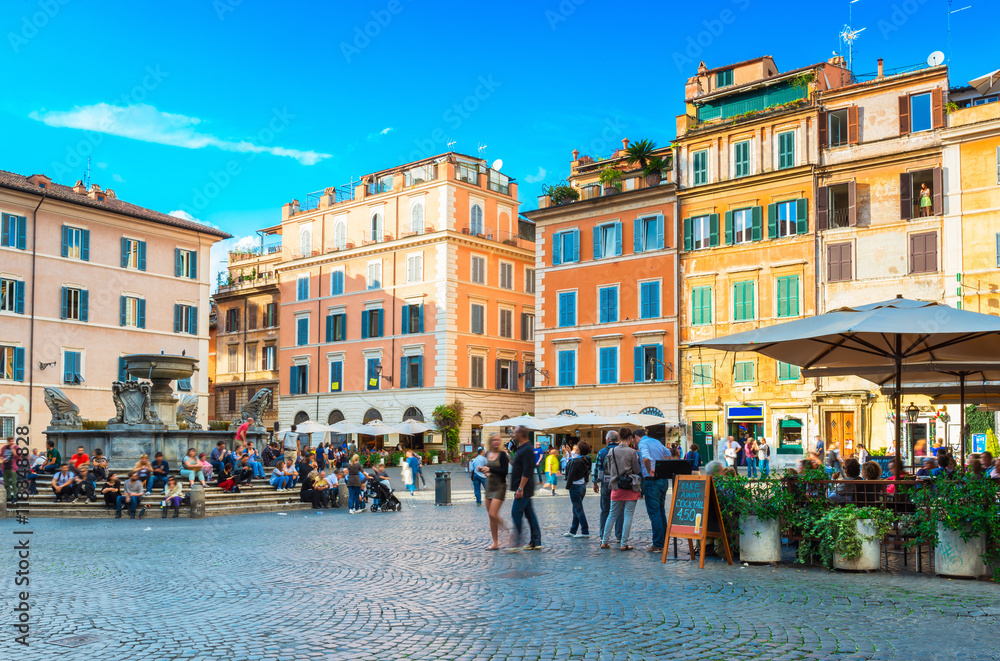 Fototapeta premium Plac Santa Maria w Trastevere, Rzym. Włochy
