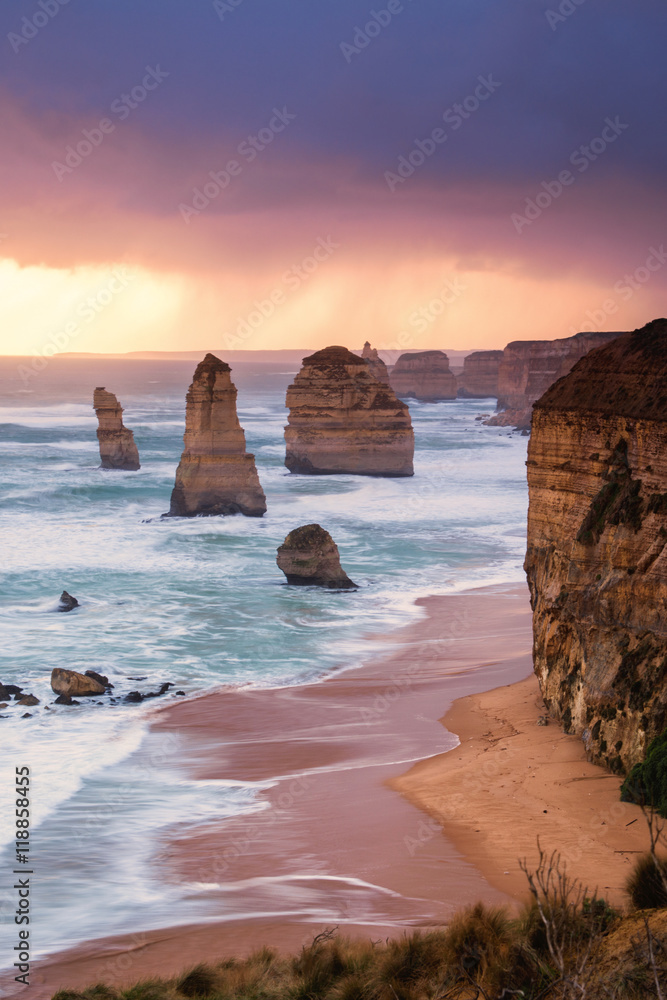 Obraz premium 12 Apostles at Great Ocean Road in Australian in the late afternoon.