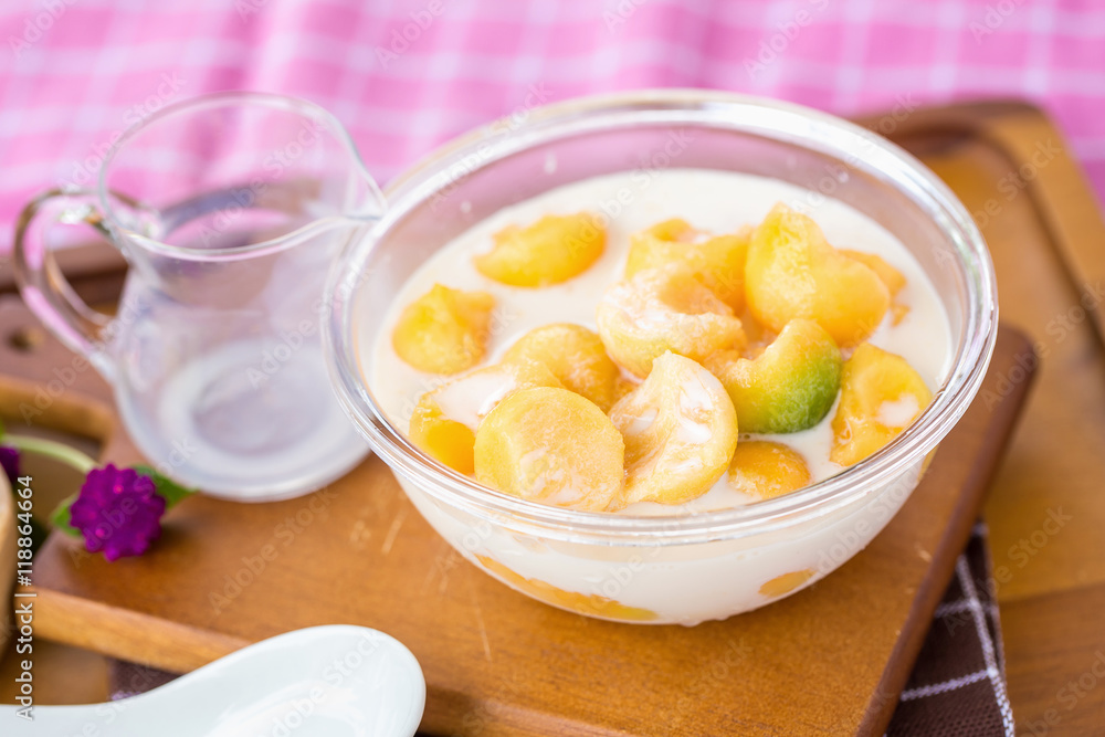 Sweet melon balls and milk