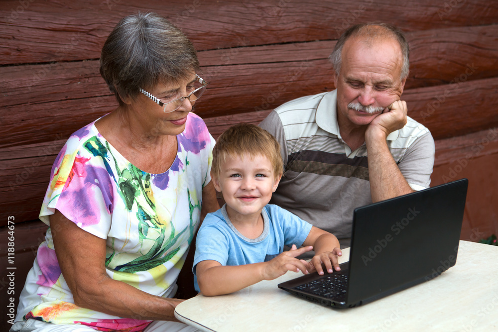 boys with grandparents and laptop

