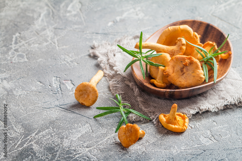Fototapeta premium Bowl of chanterelle mushrooms