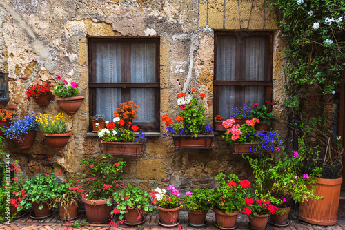 Fototapeta Naklejka Na Ścianę i Meble -  Flower filled streets of the old Italian city in Tuscany.