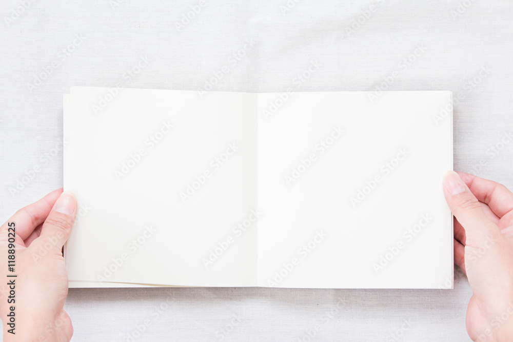 Obraz premium Opened blank no lined notebook