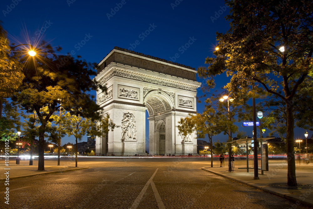Arc de Triomphe , Paris .