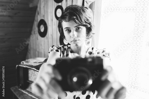 Fotografie Portrait of Girl - photographer with old vintage photo camera