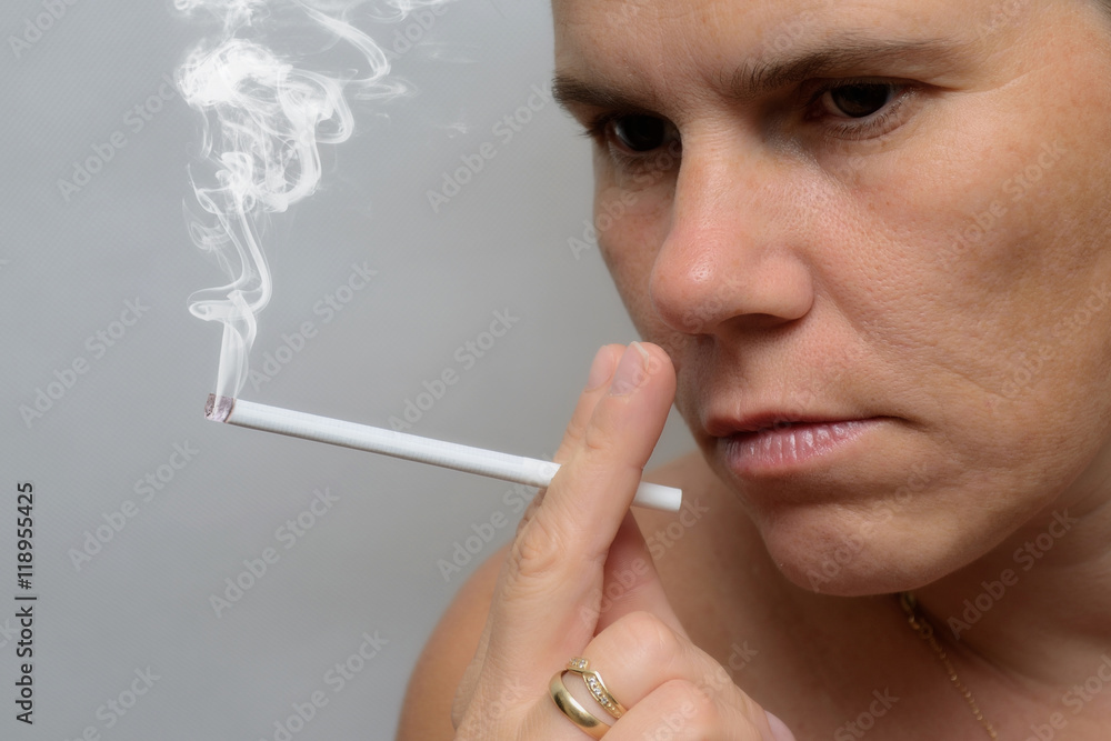 Obraz premium Papieros (3)